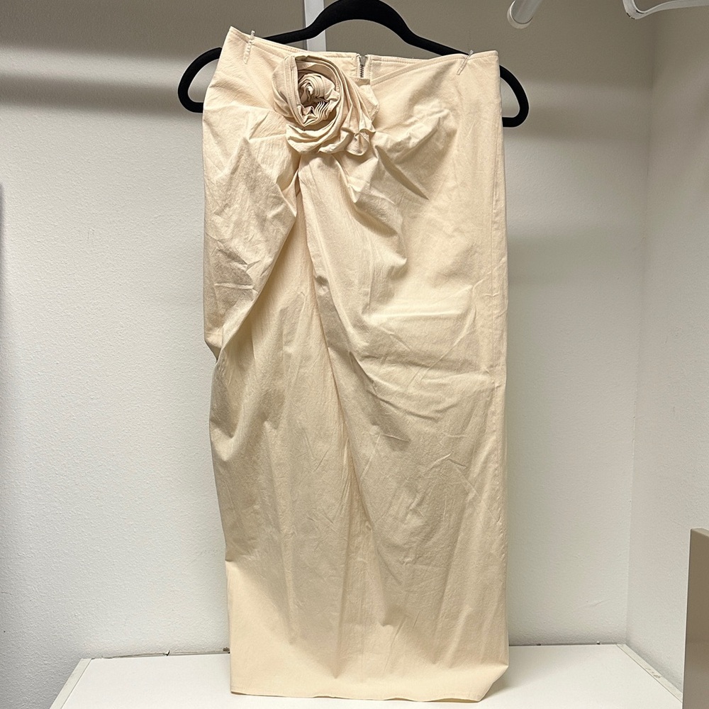 Zara Cream Pencil Skirt with Floral Accent